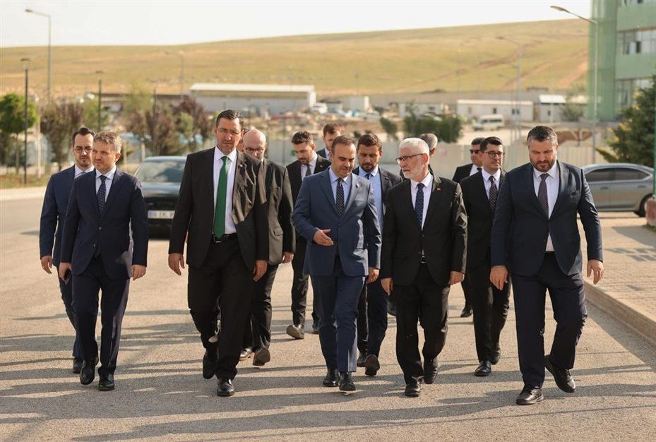Bakan Kacır’dan Roketsan’a ziyaret