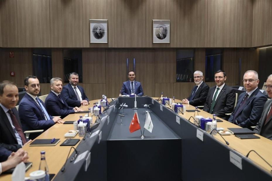 Bakan Kacır’dan Roketsan’a ziyaret