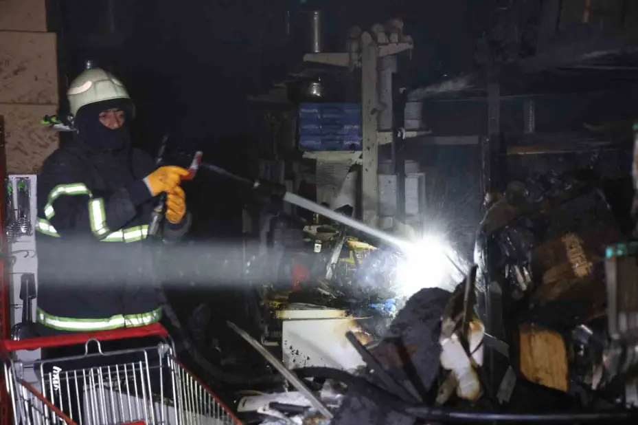 Nevşehir’de iş yeri yangını paniğe neden oldu
