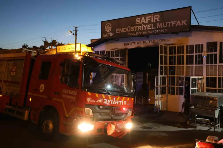 Nevşehir’de iş yeri yangını paniğe neden oldu