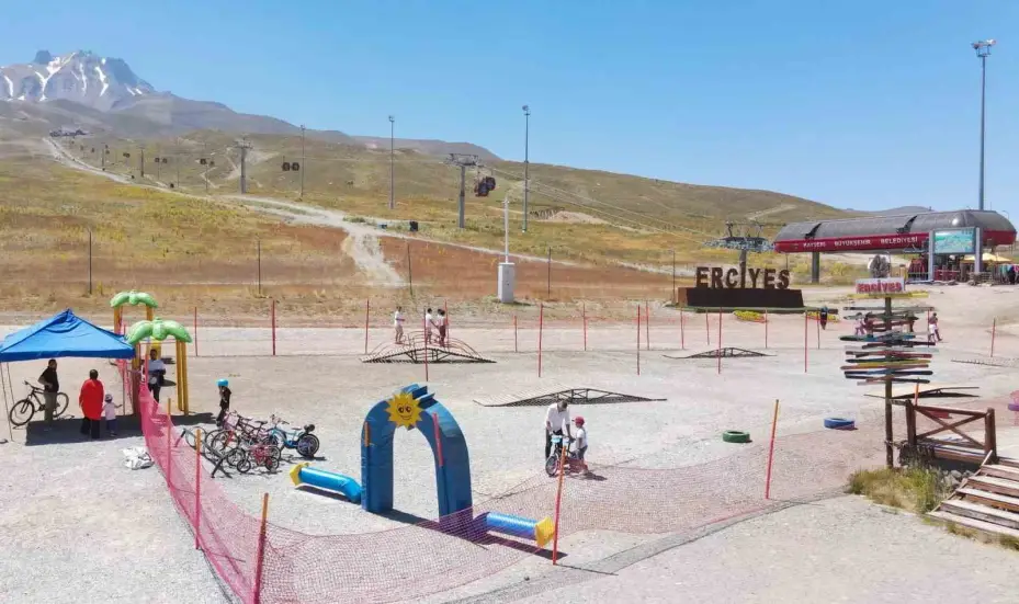 Erciyes’te ’Çocuk Bisiklet ve Aktivite Parkı’ sezonu açıldı