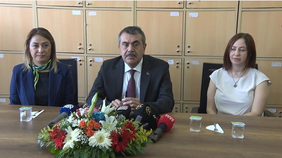 Bakan Tekin: "Türkiye’deki 75 bin civarında okulun tamamında bu hafta çocuklarımız için eğlenceli bir finalle noktalayabilecekleri etkinlik haftası var"