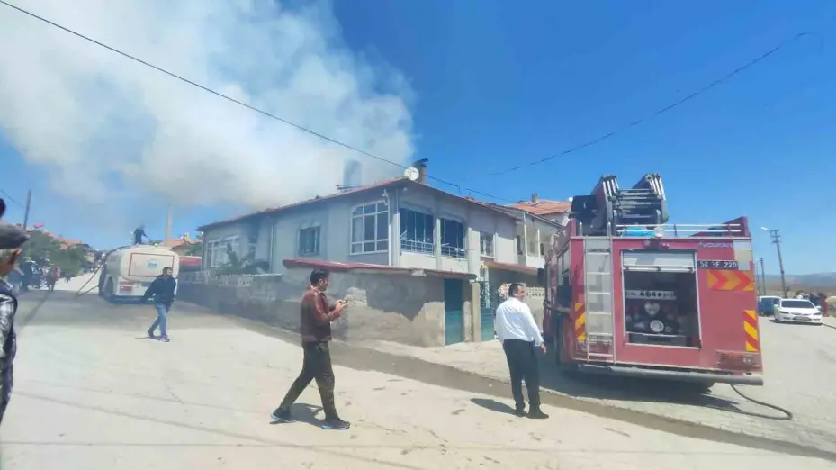 Müstakil evde çıkan yangın mahallede paniğe neden oldu