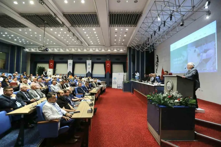 Kayseri’yi Geleceğe Hazırlayan Başkan Büyükkılıç, Kent Konseyi’nde projelerini anlattı