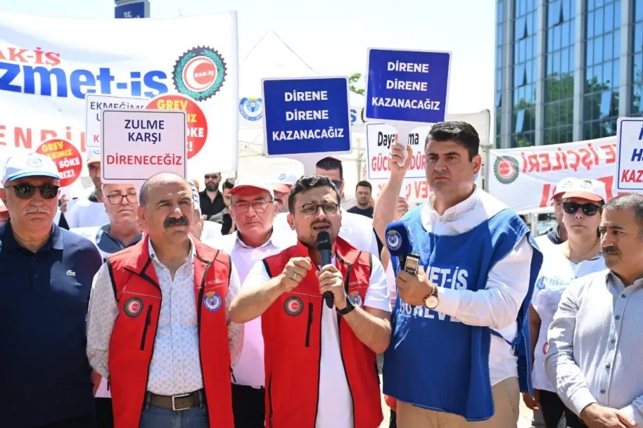 Hizmet-İş’ten Altındağ Belediyesi önünde basın açıklaması