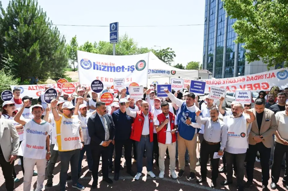 Hizmet-İş’ten Altındağ Belediyesi önünde basın açıklaması