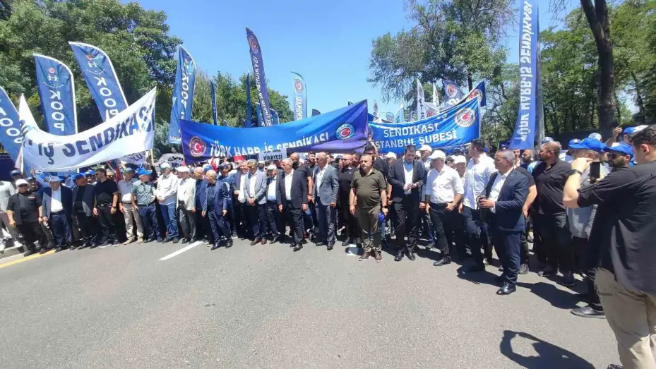 TÜRK-İŞ, bağlı olduğu sendikalarla birlikte Maliye Bakanlığına yürüdü
