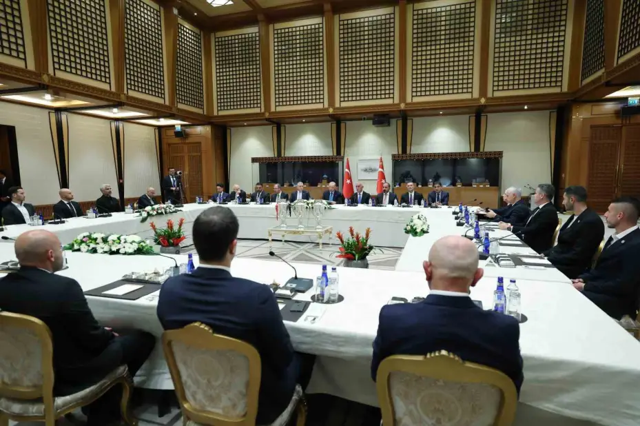 Cumhurbaşkanı Erdoğan, Süper Lig’e yükselen 3 futbol kulübünün başkanlarını kabul etti