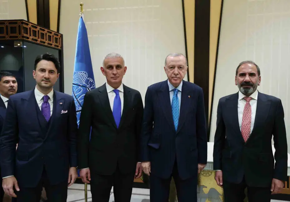Cumhurbaşkanı Erdoğan, Süper Lig’e yükselen 3 futbol kulübünün başkanlarını kabul etti