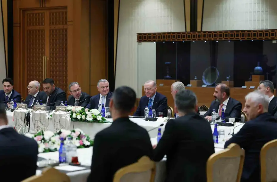 Cumhurbaşkanı Erdoğan, Süper Lig’e yükselen 3 futbol kulübünün başkanlarını kabul etti