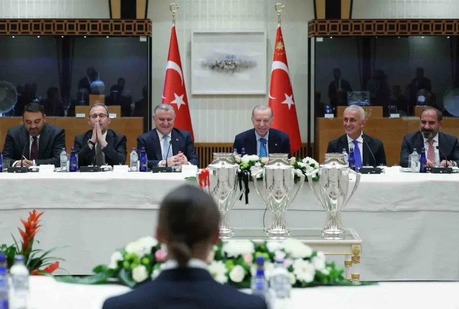 Cumhurbaşkanı Erdoğan, Süper Lig’e yükselen 3 futbol kulübünün başkanlarını kabul etti