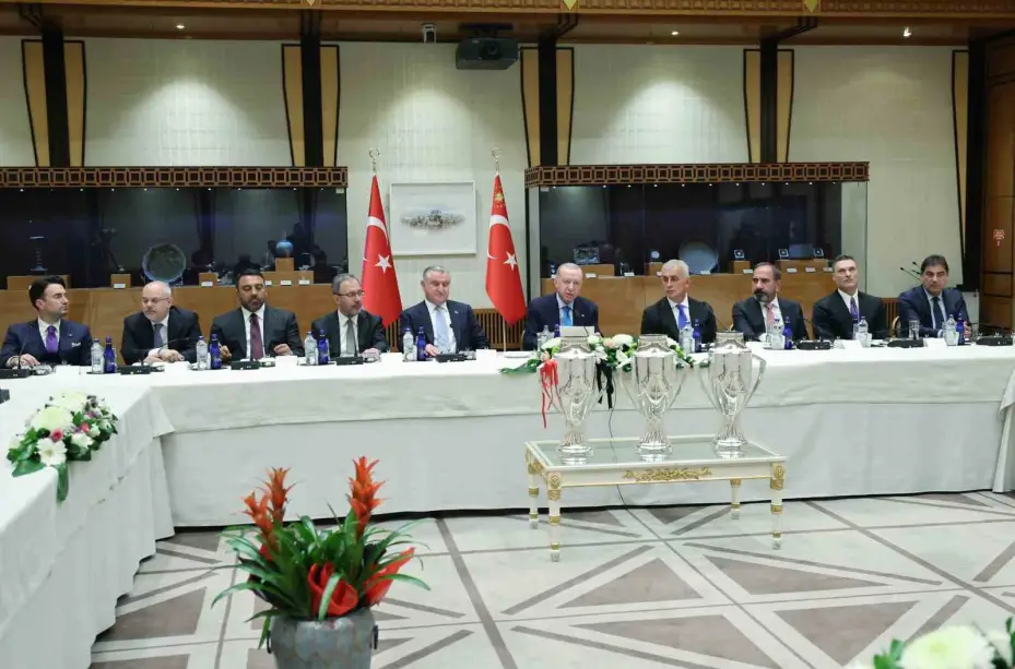Cumhurbaşkanı Erdoğan, Süper Lig’e yükselen 3 futbol kulübünün başkanlarını kabul etti