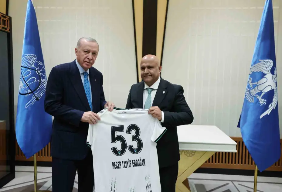 Cumhurbaşkanı Erdoğan, Süper Lig’e yükselen 3 futbol kulübünün başkanlarını kabul etti