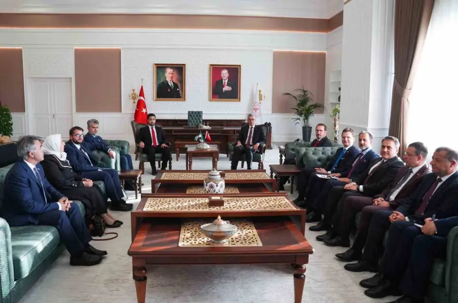 Sağlık Bakanı Memişoğlu, Suriye Sağlık Bakanı Nizal el-Ali ile bir araya geldi