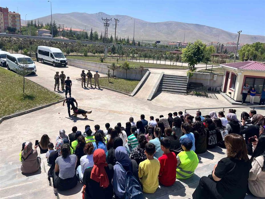 Jandarma 186. yılında çocuklarla buluştu