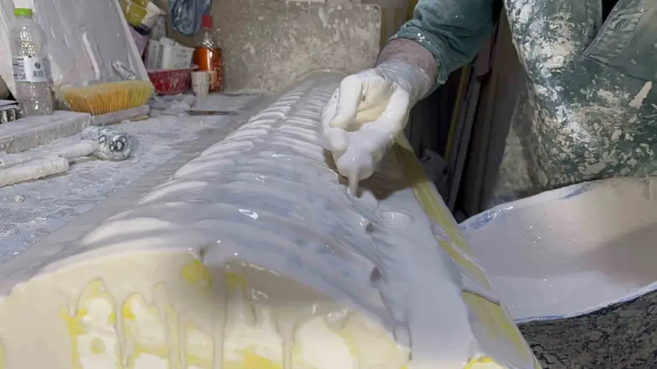 37 yıldır alçıyı sanat eserine dönüştürüyor