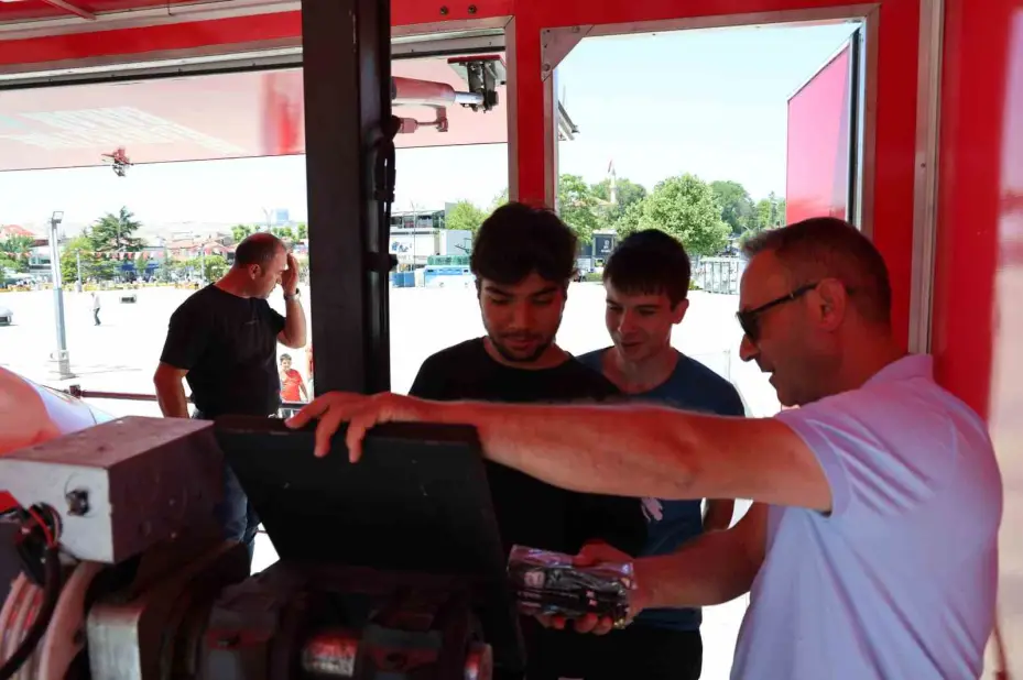 Emniyet kemerinin önemini simülasyon aracında anladılar
