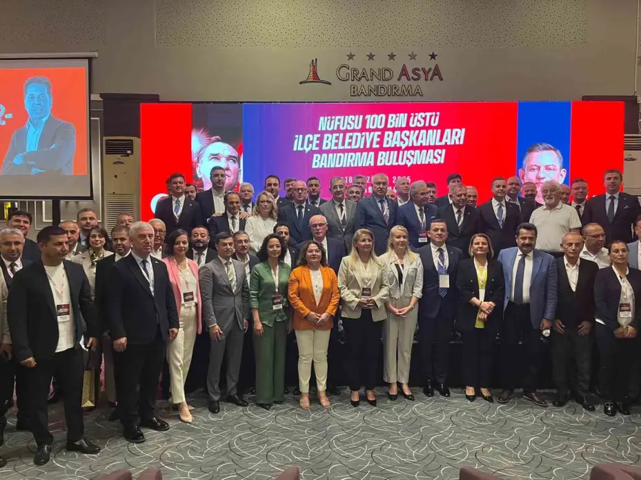 Başkan Kazım Kurt CHP’li belediye başkanlarına "Gezici Oyunevi ve Kreş" projelerini anlattı