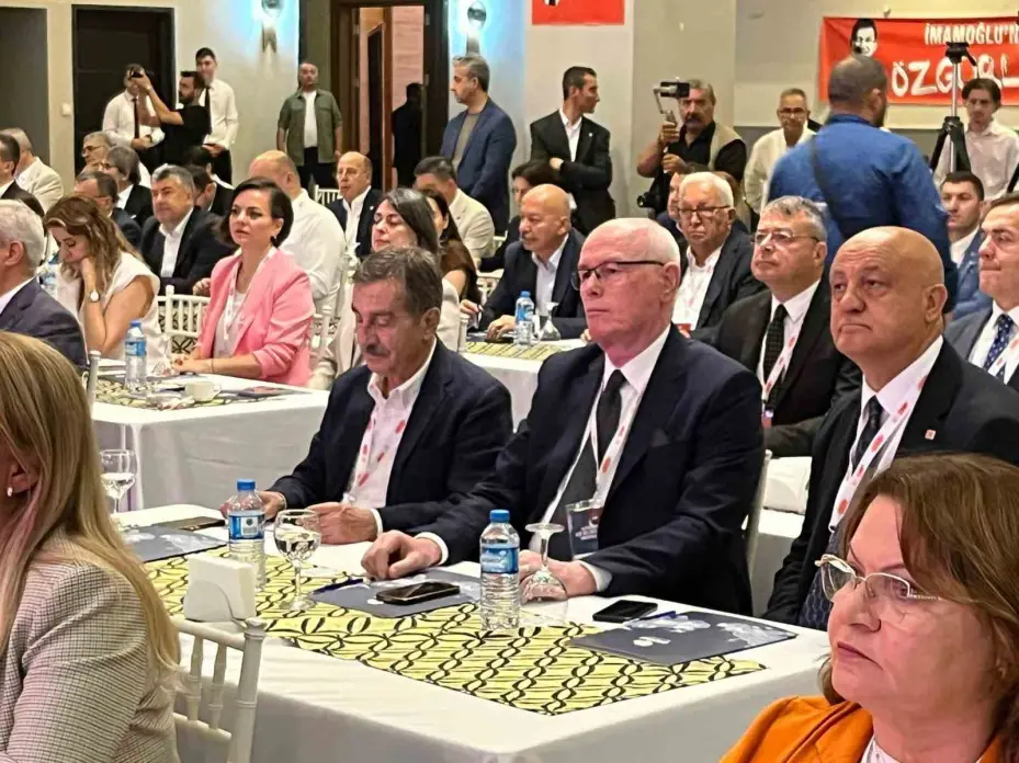 Başkan Kazım Kurt CHP’li belediye başkanlarına "Gezici Oyunevi ve Kreş" projelerini anlattı