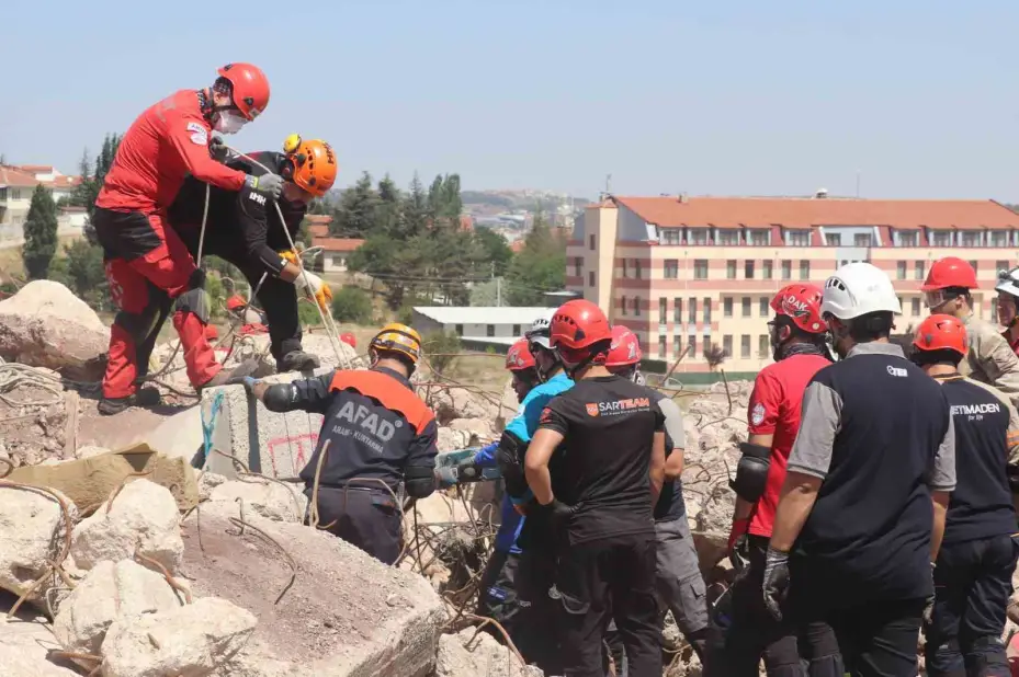 ’Çoklu Afet Müdahale Masabaşı Tatbikatı’ gerçeği aratmadı