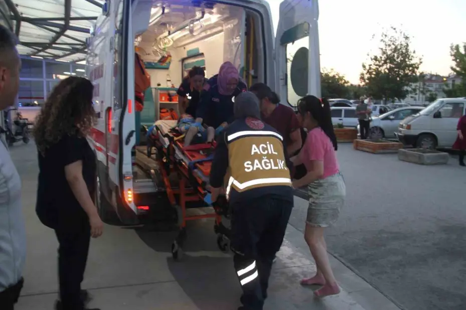Otelin 3. katından düşen 2 yaşındaki çocuk yaralandı