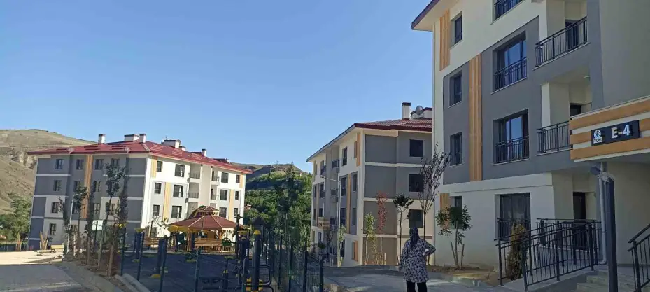 Sivas Gürün’de afet konutları hak sahiplerini buldu
