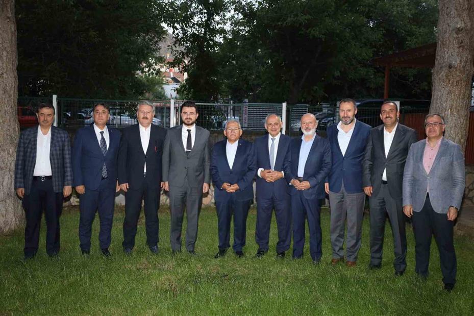 Başkan Büyükkılıç’tan Yahyalı’ya temiz enerji yatırımı: K-Şarj elektrikli araç şarj istasyonu açıldı