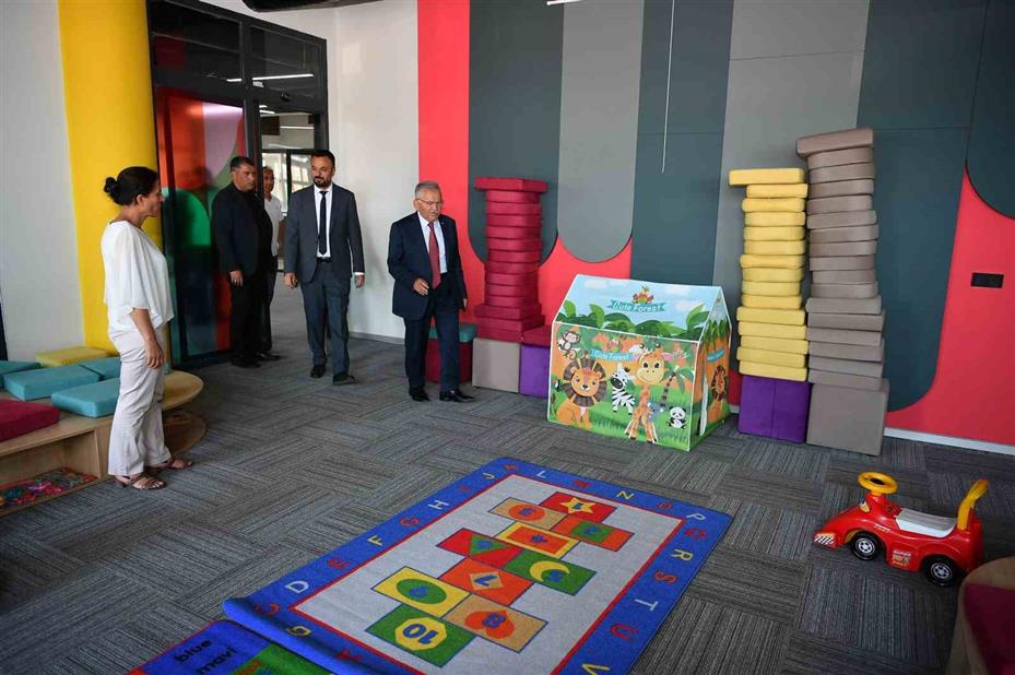 Başkan Büyükkılıç: "Takdire şayan kütüphanemizi Kayseri’mize sunmuş bulunuyoruz"