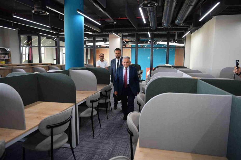 Başkan Büyükkılıç: "Takdire şayan kütüphanemizi Kayseri’mize sunmuş bulunuyoruz"