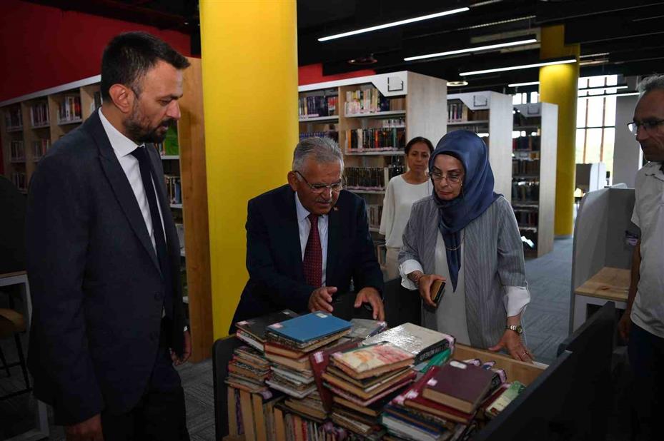 Başkan Büyükkılıç: "Takdire şayan kütüphanemizi Kayseri’mize sunmuş bulunuyoruz"