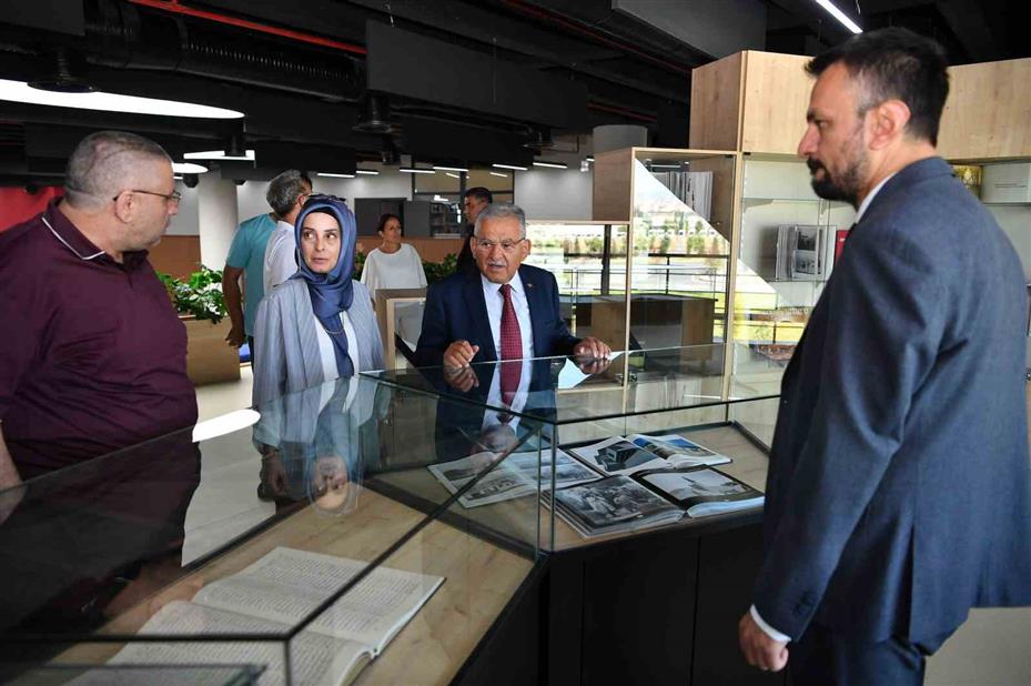 Başkan Büyükkılıç: "Takdire şayan kütüphanemizi Kayseri’mize sunmuş bulunuyoruz"