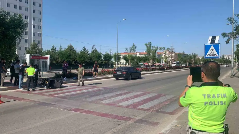 Karaman’da otomobille çarpışan motokurye yaralandı