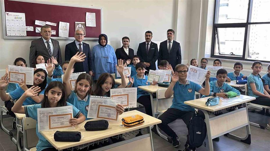 Sivas’ta 121 bin 211 öğrenci karne heyecanı yaşadı