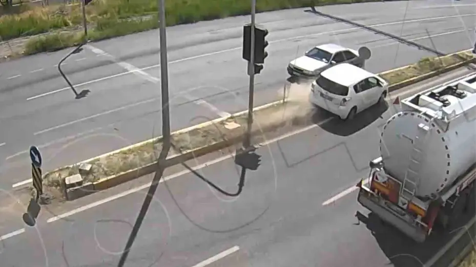Kırıkkale’de dikkatsiz sürücülerin yaşadığı trafik kazaları kamerada