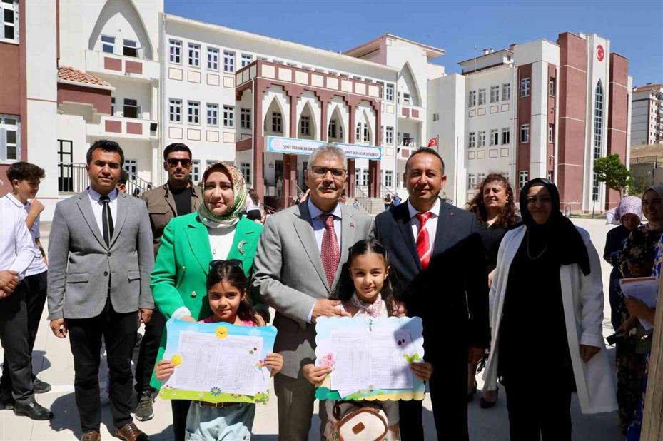 Niğde’de 68 bin 913 öğrenci karne heyecanı yaşadı