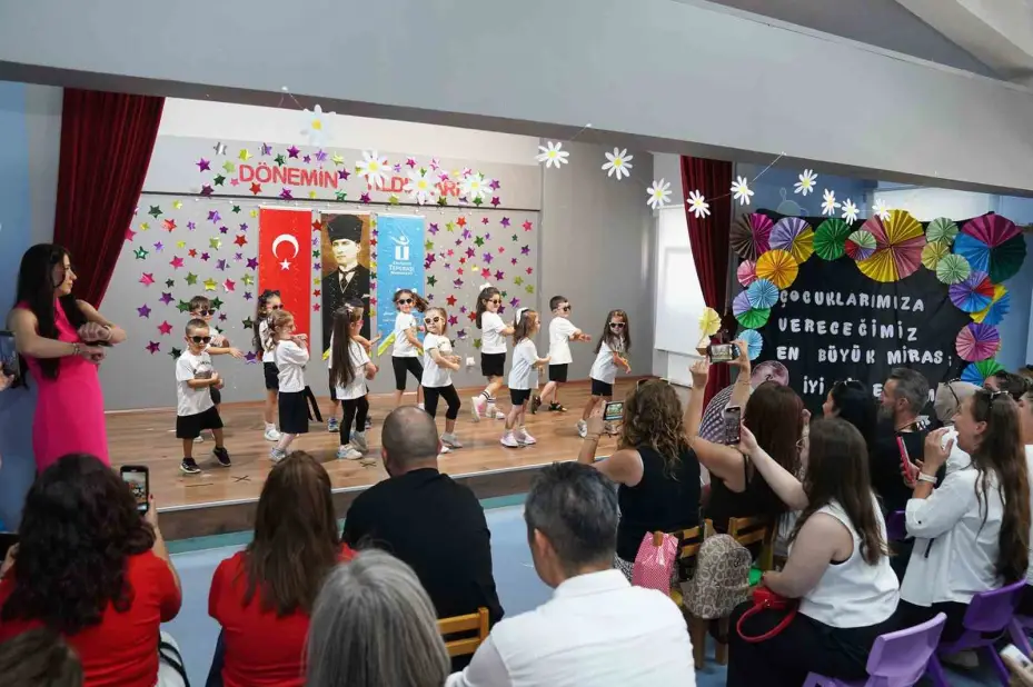 Tepebaşı miniklerinin mezuniyet sevindi