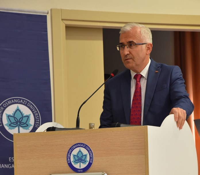 ESOGÜ Sosyal Bilimler Enstitüsü’nde mezuniyet heyecanı
