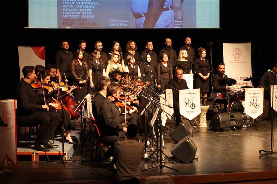 "Sivas Maarif Orkestrası" ilk konserini verdi