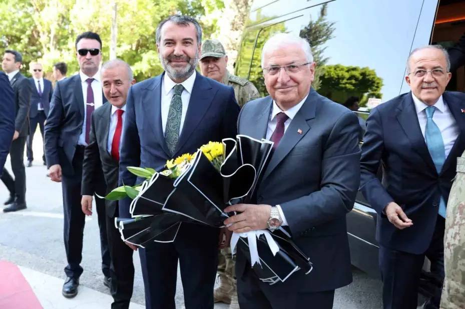 Bakan Güler 8’inci Kolordu Komutanlığında incelemelerde bulundu