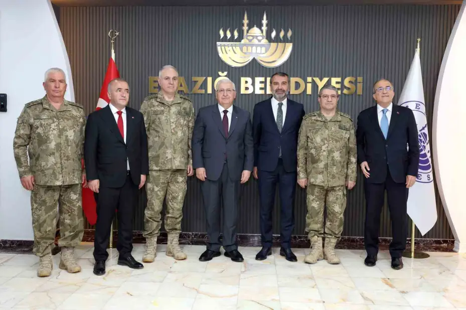 Bakan Güler 8’inci Kolordu Komutanlığında incelemelerde bulundu