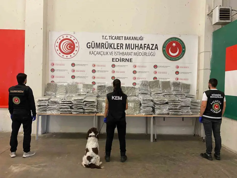 Ticaret Bakanlığı Gümrükler Muhafaza ekiplerinden kaçakçılıkla mücadelede etkin ve kesintisiz denetim