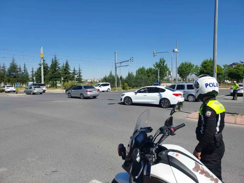 Kayseri Emniyeti ERÜ yerleşkesinde 90 adayı sınava yetiştirdi