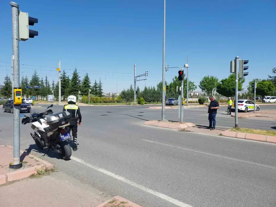 Kayseri Emniyeti ERÜ yerleşkesinde 90 adayı sınava yetiştirdi