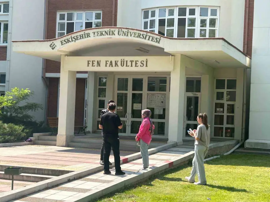 Kapılar kapatıldıktan 10 dakika sonra gelen aday YKS’ye giremedi