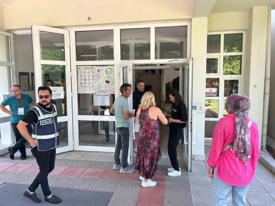 Kapılar kapatıldıktan 10 dakika sonra gelen aday YKS’ye giremedi