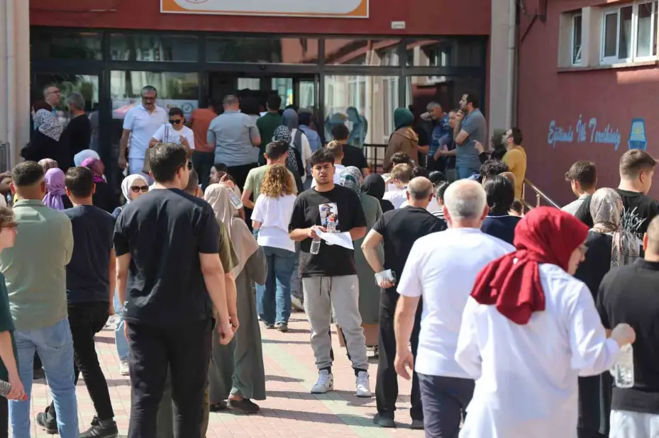 Umutlarına kimisi koşarak yetişti, kimisi gözyaşları içinde veda etti