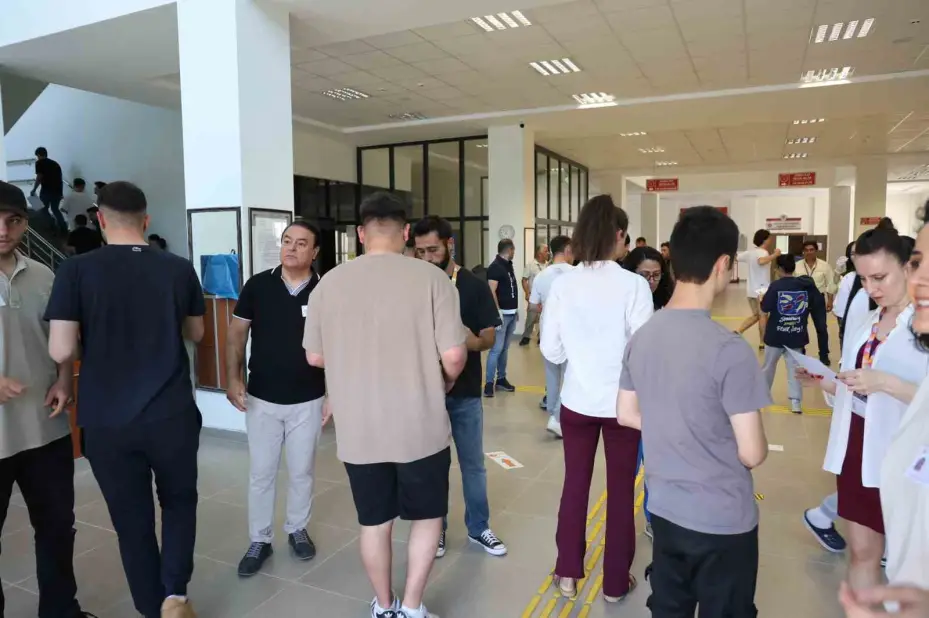 Yunuslarla geldi, 1 dakika ile sınava giremedi