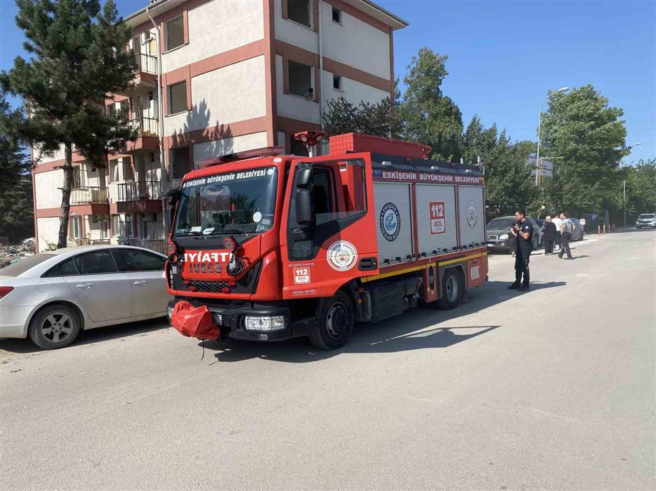 Boş arazide çıkan yangın endişeye neden oldu
