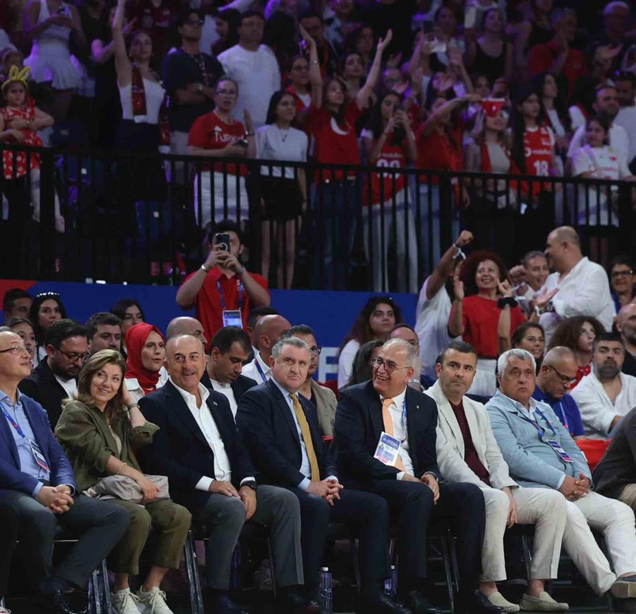 Bakan Bak’tan Güney Kore’yi mağlup eden A Milli Kadın Voleybol Takımı’na tebrik