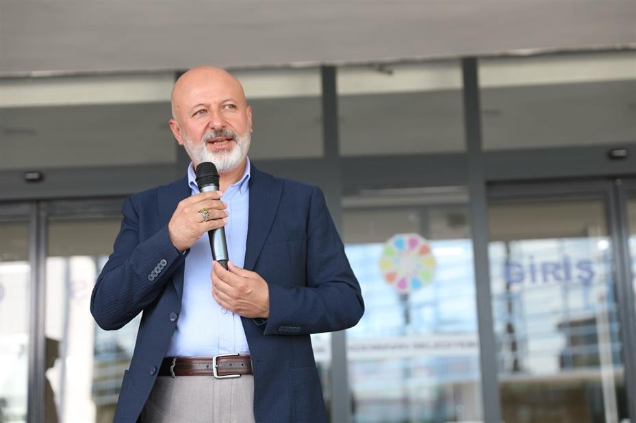 Başkan Çolakbayrakdar: "Çocuklarımızı aileleriyle buluşturacak programları artıracağız"